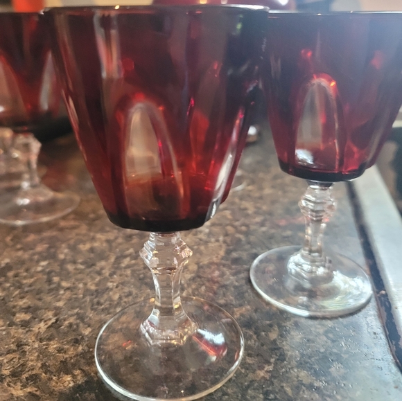 VINTAGE ART GLASS DECANTER AND GLASSES - Picture 2 of 4